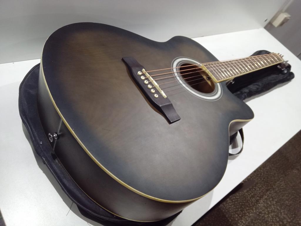 Guitarra Marca Melody Modelo Ma-H40 Usado En Buen Estado Acc Estuche