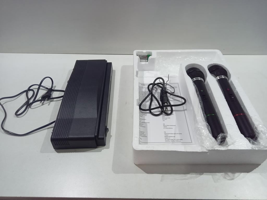 Par De Microfonos Marca Herostar Modelo C-05 Con Caja Acc Cable De ConexiónPila
