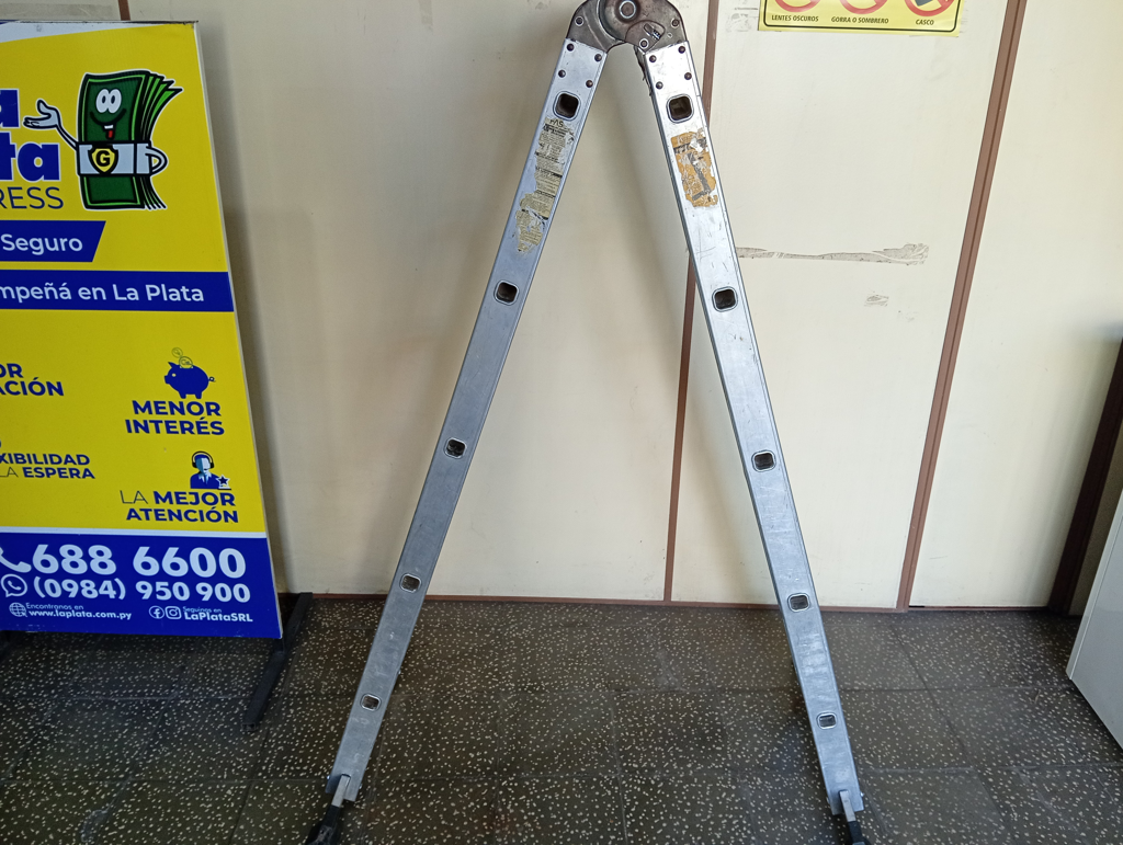Escalera Marca Fascy Altura 3 M Cap 90 Kg. Usado Con Desgaste Acc No Tiene