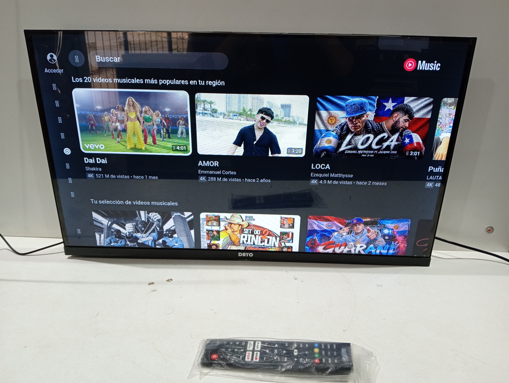 Televisor Led Smart De 32 '' Marca Dayo Modelo Dayo5885 Con Control Usado En Buen Estado Acc Patitas Con Tornillos