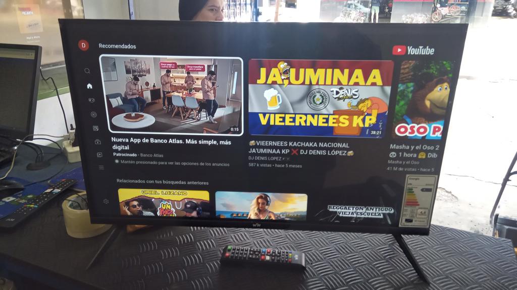 Televisor Led Smart De 32 '' Marca Win Modelo Win32fs Con Control Usado En Buen Estado Acc Patitas