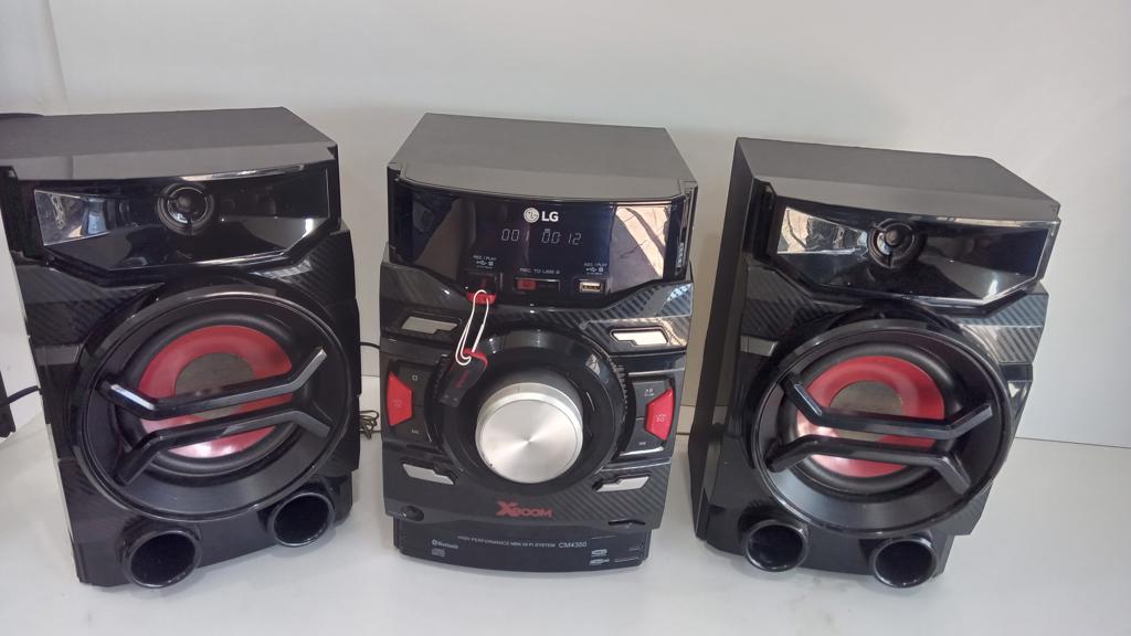 Mini Componente Marca Lg Sin Control Modelo Cm4350 Usado En Buen Estado Con 2parlante Acc No Tiene