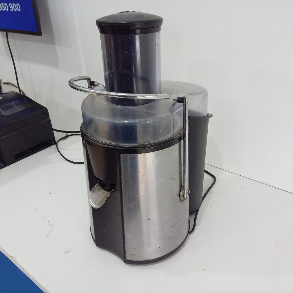 Juguera 2 Velocidades Marca Tokyo Modelo Centrifuja Liqua Tutti Usado Con Desgaste Acc No Tiene