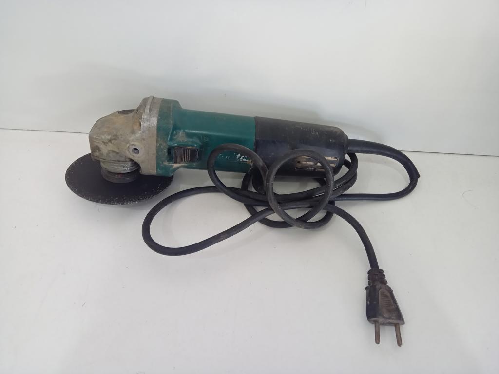 Pulidora Marca Makita Modelo 9557hn Tamaño Pequeño Usado En Buen Estado Acc Disco