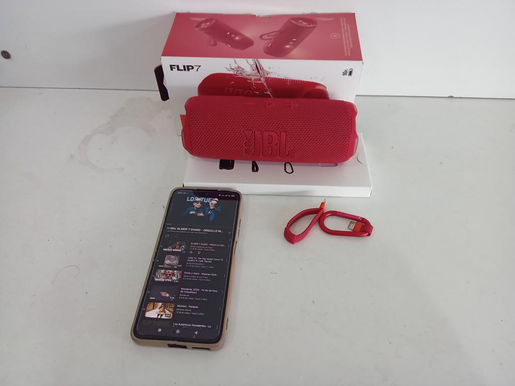 Speaker Potencia Watts 100 Marca Jbl Con Control Modelo Flip7 Usado En Buen Estado Con Caja Acc 2 Sujetadores
