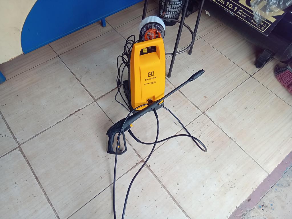 Hidro Lavadora Marca Electrolux Modelo Aws31 Usado En Buen Estado Acc 2 Picos