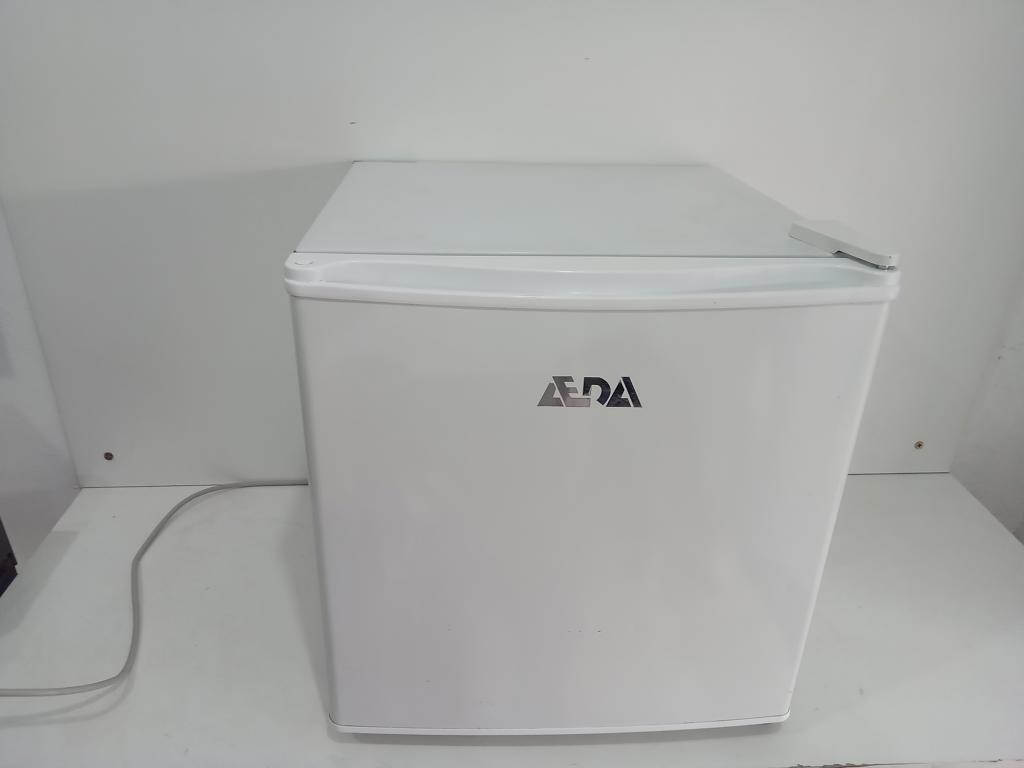 Frigobar Marca Aeda Litros 40 Modelo Ae-40r Usado En Buen Estado Con No Tiene Acc Una Bandeja De Vidrio