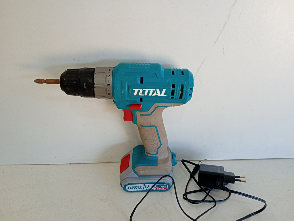 Taladro Marca Total Modelo Tdli218 Usado En Buen Estado Acc Bateria 12v Cargador