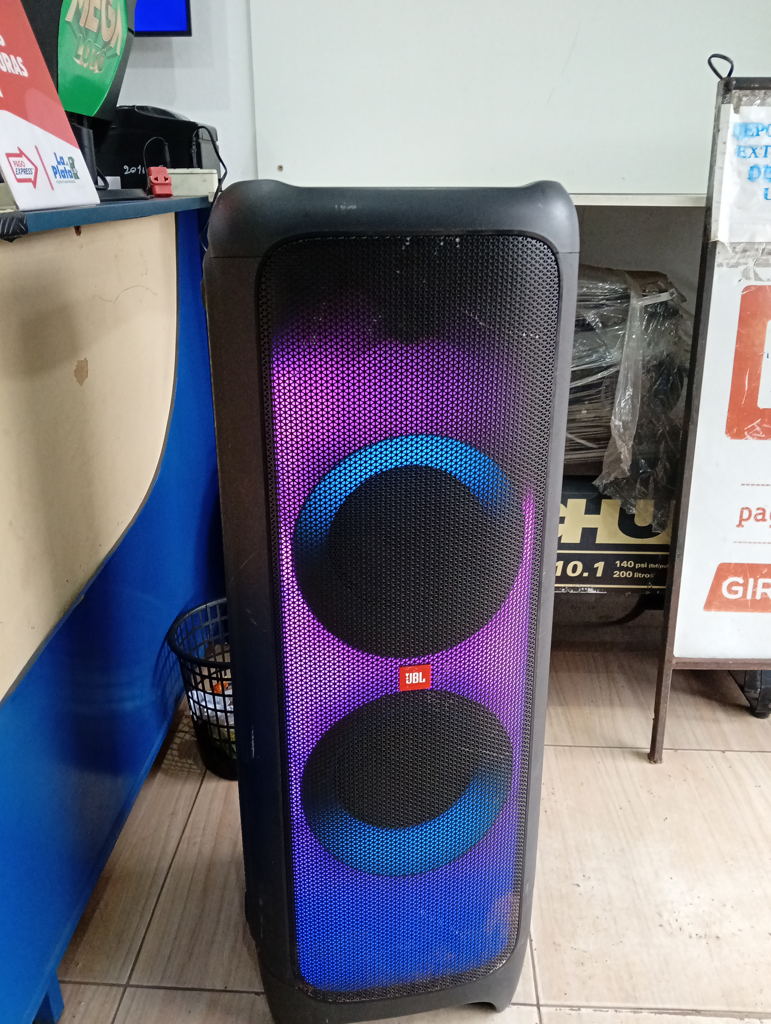 Caja De Sonido Amplificada Marca Jbl Modelo Partybox 1000 Sin Control Usado Con Desgaste Acc No Tiene