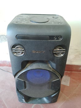 Equipo De Sonido Marca Sony Sin Control Modelo Mhc-V11 Usado En Buen Estado Acc: Adaptador