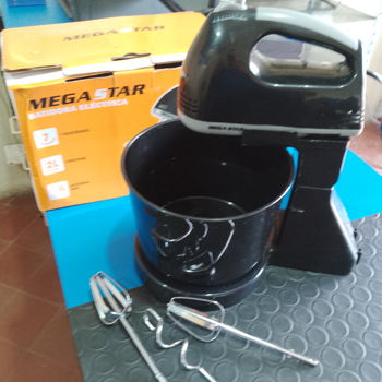 Batidora Marca Mega Star Modelo Ge230n Usado En Buen Estado Acc: Bol2 Par De Batidoras Comentario: Detalles (La Batidora No Encastra Con La Base).. En Caja