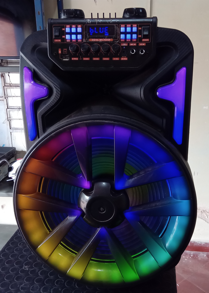 Caja De Sonido Amplificada Marca No Tiene Modelo No Tiene Con Control Usado En Buen Estado Acc Manija Rueditas