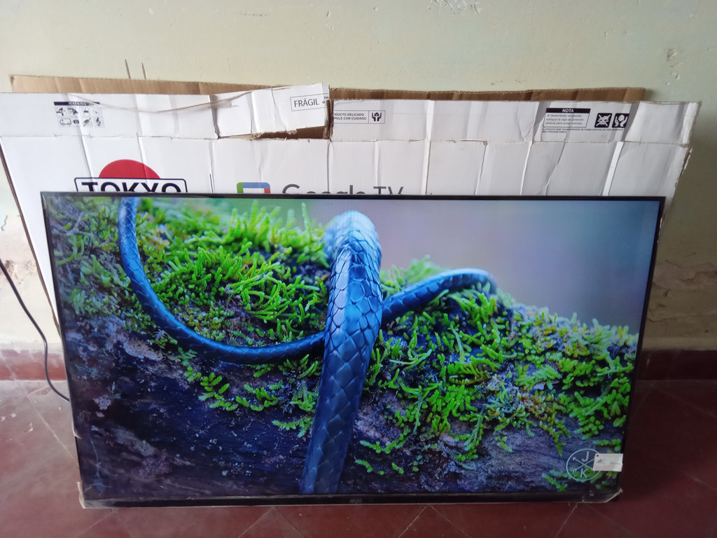 Televisor Led Smart De 43 '' Marca Jam Modelo Ultrasgtm-43gfs Con Control Usado Con Desgaste Acc No Tiene