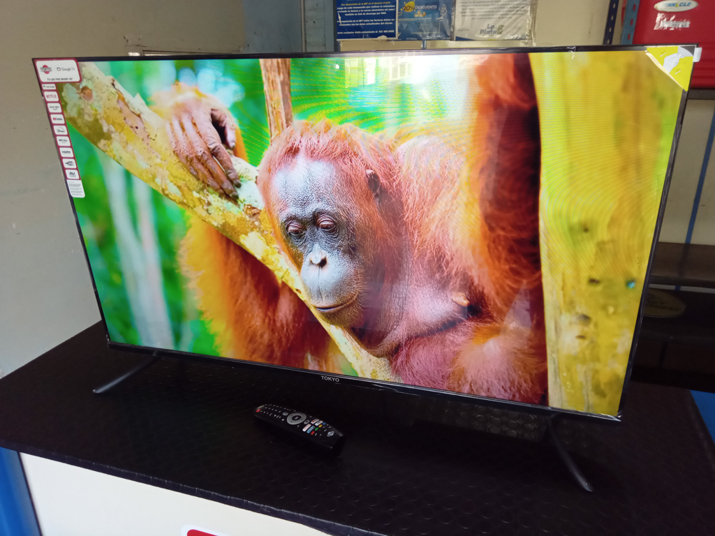 Televisor Led Smart De 43 '' Marca Tokyo Modelo Tvtokff43gtv Con Control Usado En Buen Estado Acc Patitas