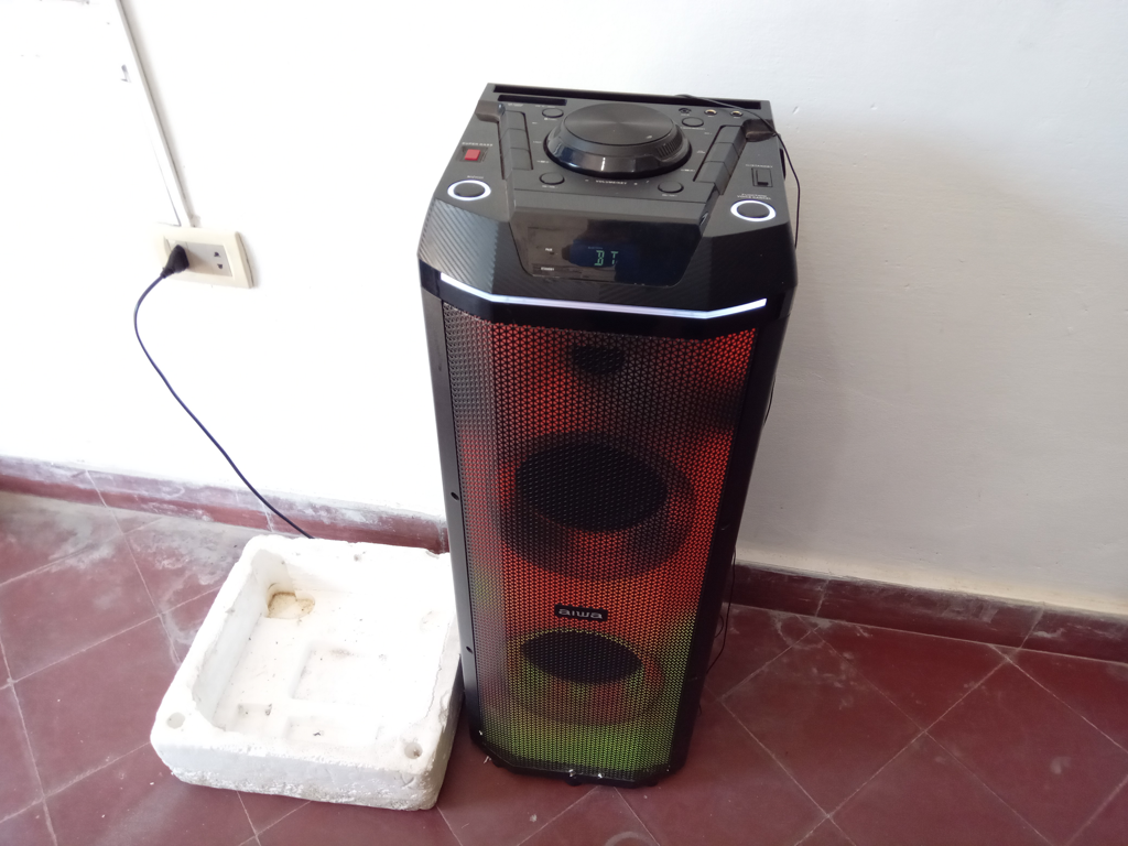 Equipo De Sonido Marca Aiwa Sin Control Modelo Awpok100d Usado En Buen Estado Acc Cable AntenaMicrofonoBase De Isopor