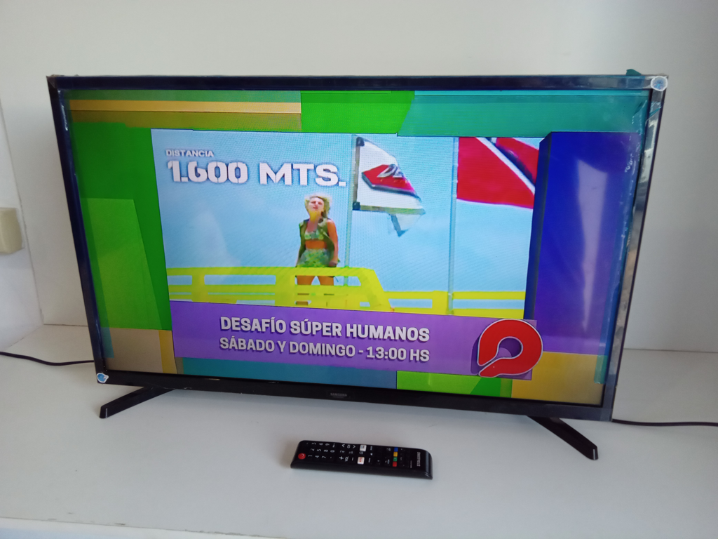 Televisor Led Smart De 32 '' Marca Samsung Modelo Un32t2402 Con Control Usado En Buen Estado Acc Patitas