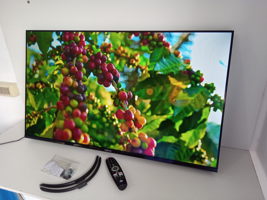 Televisor Led Smart De 43 '' Marca Tokyo Modelo Tvtokff43gtv Con Control Usado En Buen Estado Acc Patitas