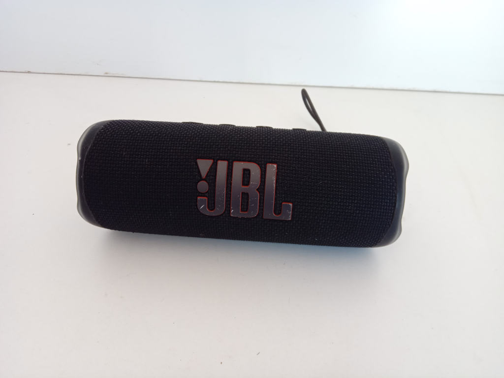 Parlante Portatil Marca Jbl Original Modelo Flip 6 Usado Con Desgaste Con No Tiene Acc No Tiene