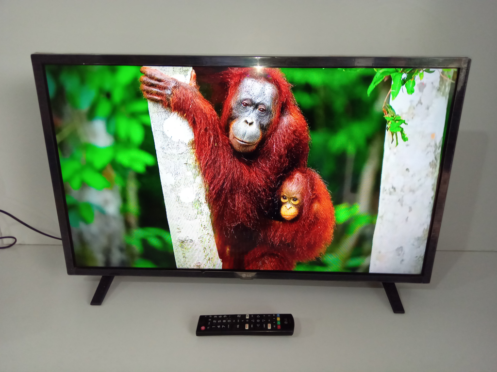 Televisor Led Smart De 32 '' Marca Lg Modelo 32lm630bpsb Con Control Usado En Buen Estado Acc Patitas