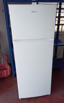 Heladera Marca Midea Modelo Mdrt294fgg01 Usado En Buen Estado Litros 300 Acc 3 Porta Vasos3 Divisorias De Vidrio1rejillaVerdulera