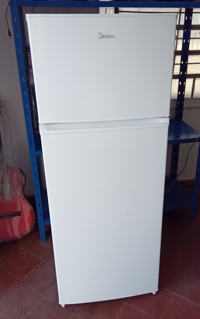 Heladera Marca Midea Modelo Mdrt294fgg01 Usado En Buen Estado Litros 300 Acc 3 Porta Vasos3 Divisorias De Vidrio1rejillaVerdulera
