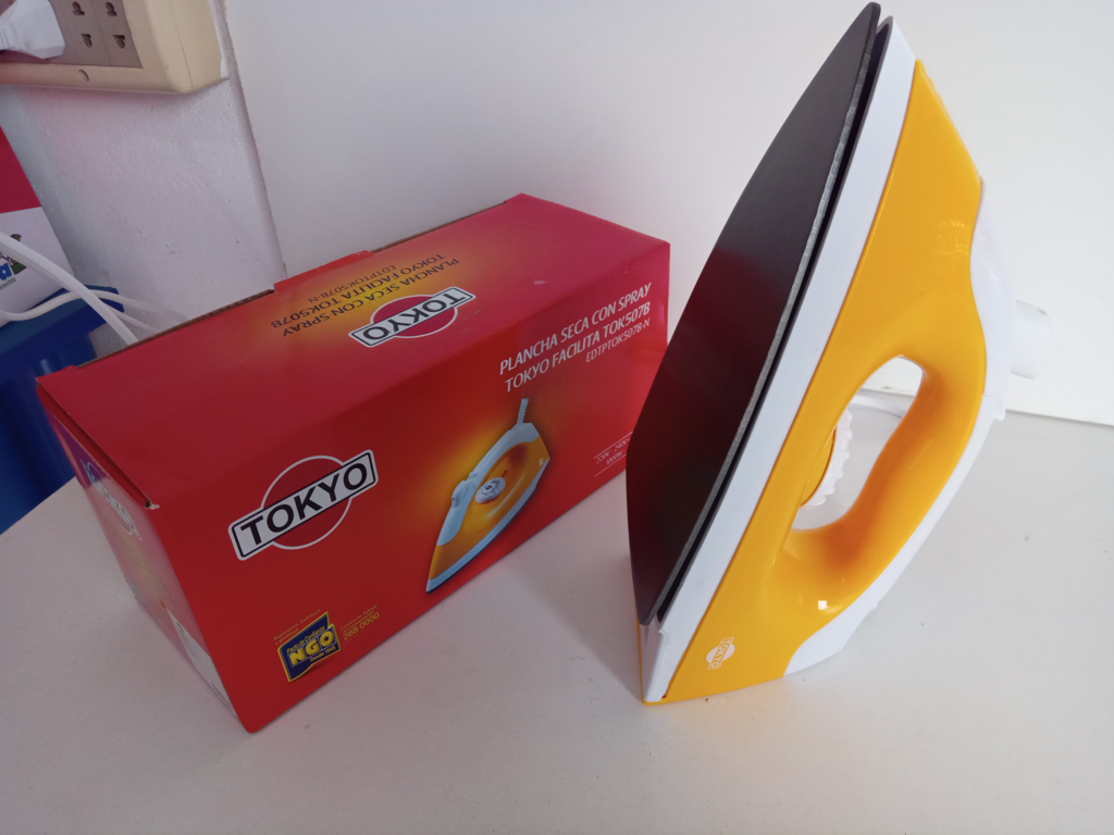 Plancha Electrica Marca Tokyo Modelo Tok507b Usado En Buen Estado Acc No Tiene