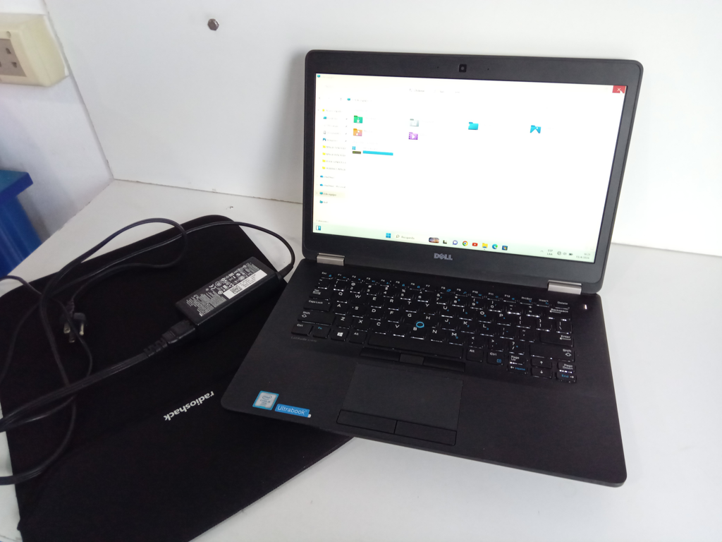 Notebook Marca Dell Modelo Latitude E7470 Procesador Core I5 Memoria Ram 8 Gb Disco Duro 118 Gb Generacion 6 Acc Estuche Negro Marca Radioshack