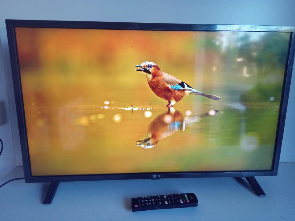 Televisor Led Smart De 32 '' Marca Lg Modelo 32lm630 Con Control Usado En Buen Estado Acc 1 Cable Power