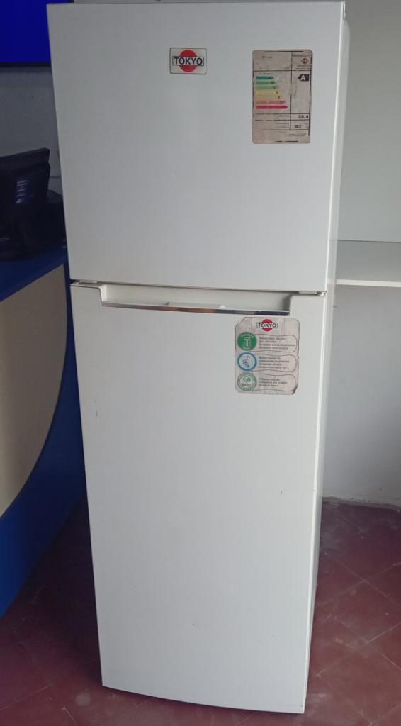 Heladera Marca Tokio Modelo Tok34fs Usado En Buen Estado Litros 300 Acc 4 Bandejas De Vidrio1 Verdulera3 Porta Vasos