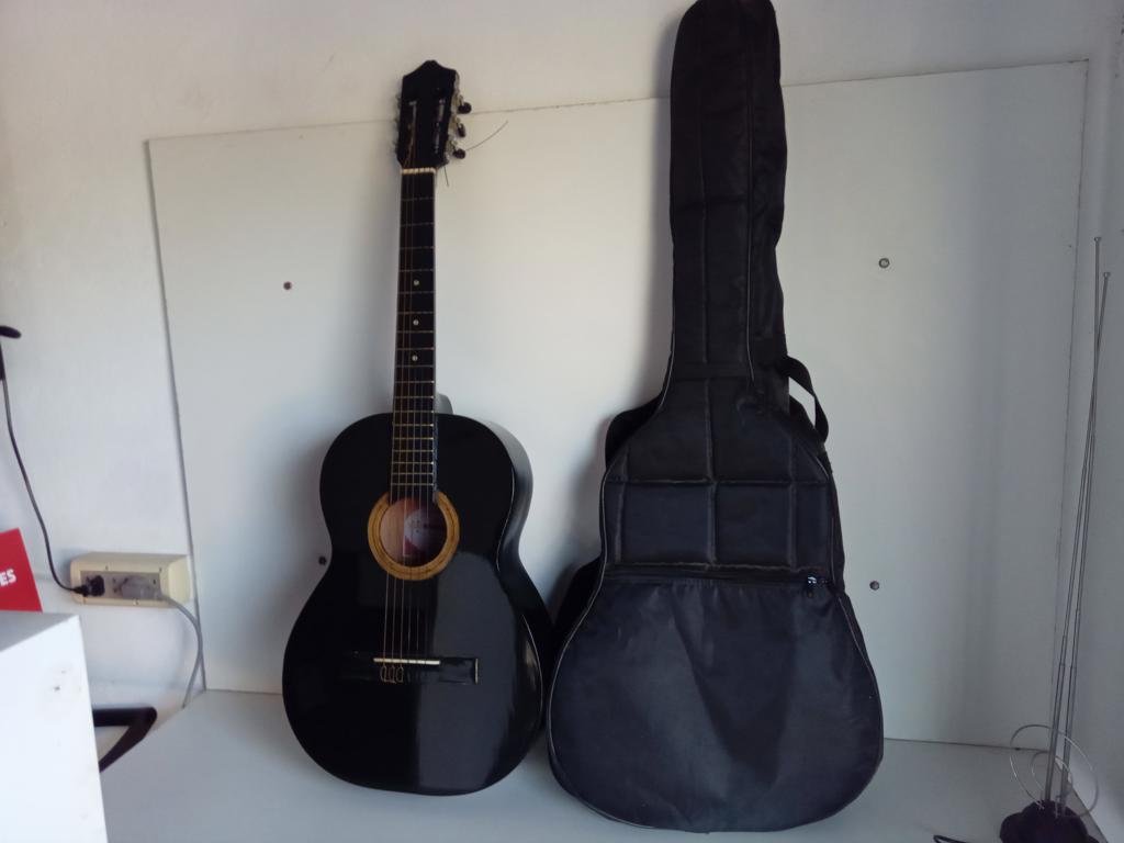 Guitarra Marca Guitarras Paraguayas De Ojeda Modelo No Tiene Usado En Buen Estado Acc 6 Cuerdas