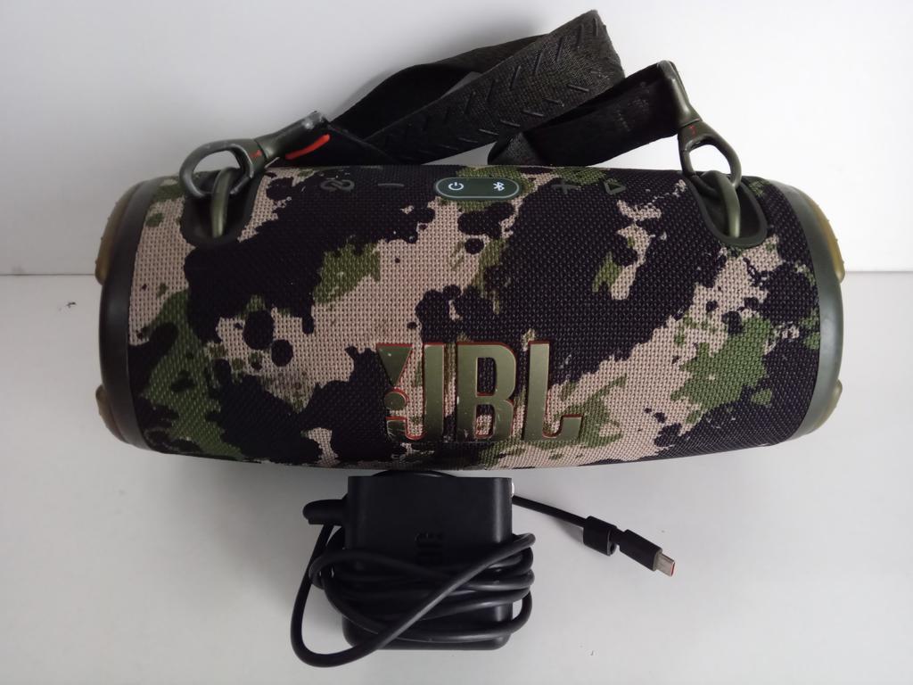 Parlante Portatil Marca Jbl Modelo Extreme 3 Usado En Buen Estado Con Correa Acc Cargador