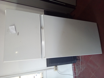 Heladera Marca Tcl Modelo F210tmw Usado Con Desgaste Litros 207 Acc 4 Divisorias De Vidrio4 Porta VasosVerdulera