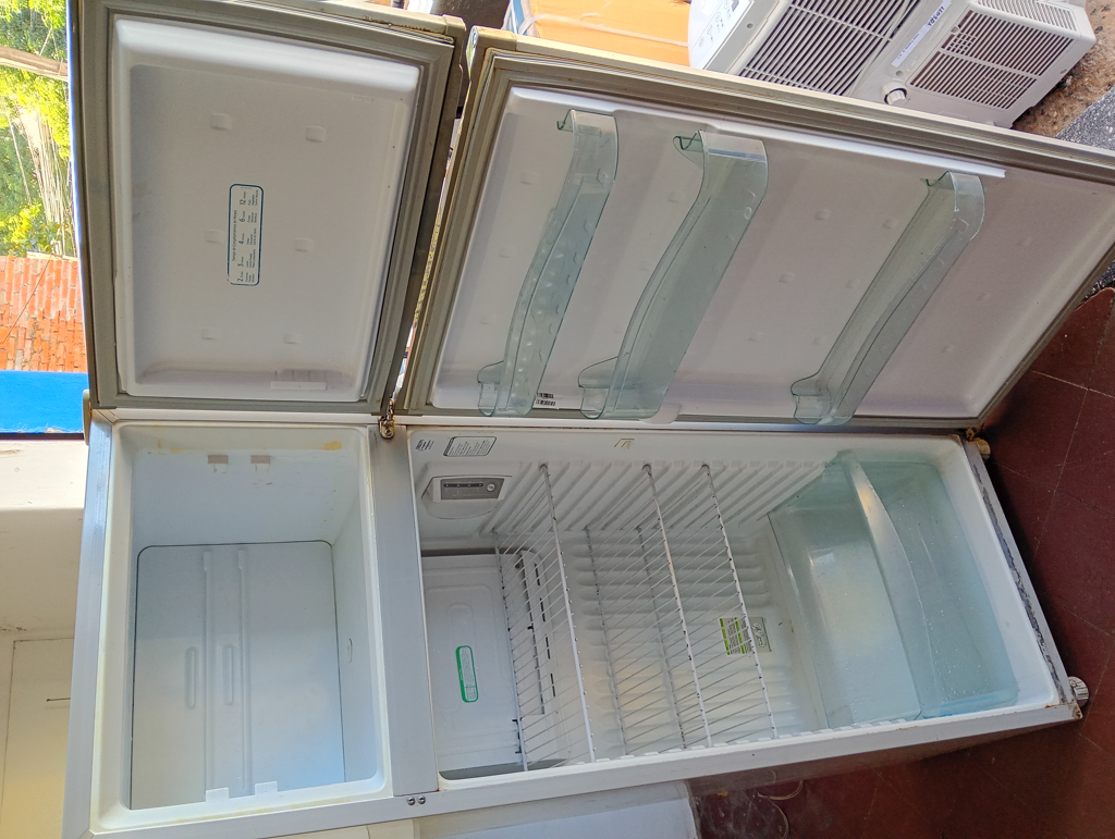 Foto 2 de Heladera Marca Consul Modelo Crd37p1 Usado Con Desgaste Litros 336 Acc 3 RejillasVerdulera Sin Tapa3 Porta Vasos