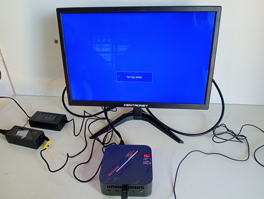 Foto 2 de Computadoras De Escritorio Marca Blackview Modelo Mini Pc Usado En Buen Estado Procesador Amd Ryzen 7 Memoria Ram 16 Gb Disco Duro 1.000 Gb Acc Cable HdmiMonitor De 19.5" Marca Centronet Con TransformadorTransformador De Pc