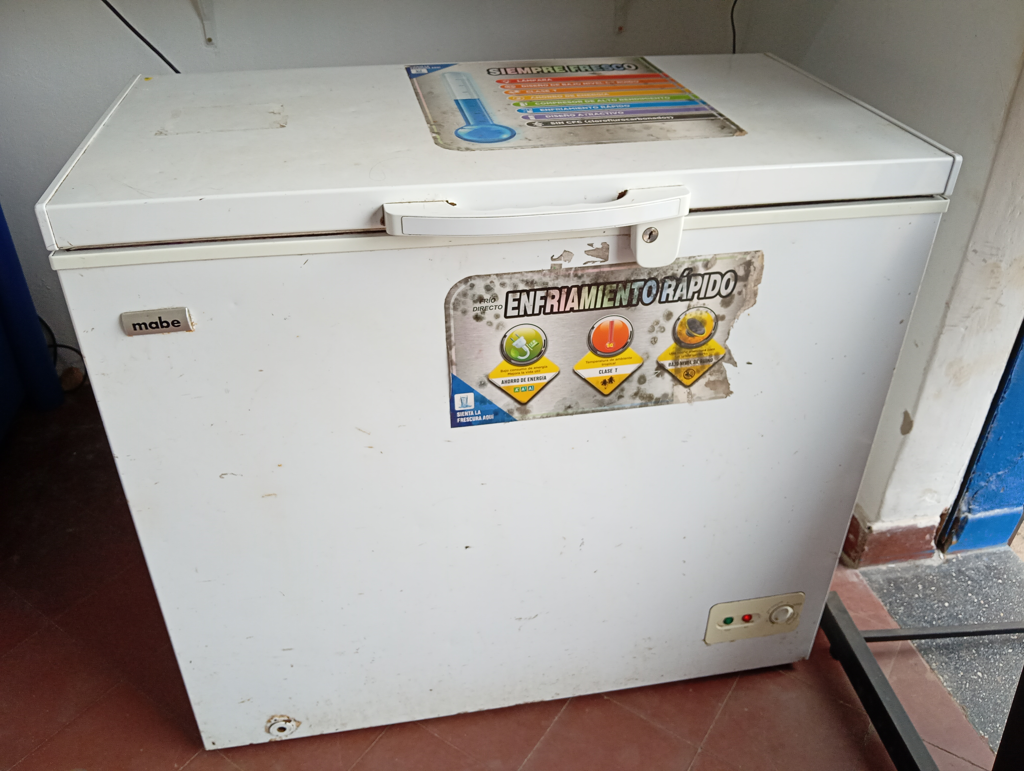 Congeladora / Frezzer Marca Mabe Litros 191 Modelo Fmm250hsybb3 Usado Con Desgaste Acc Vidris Corredizos