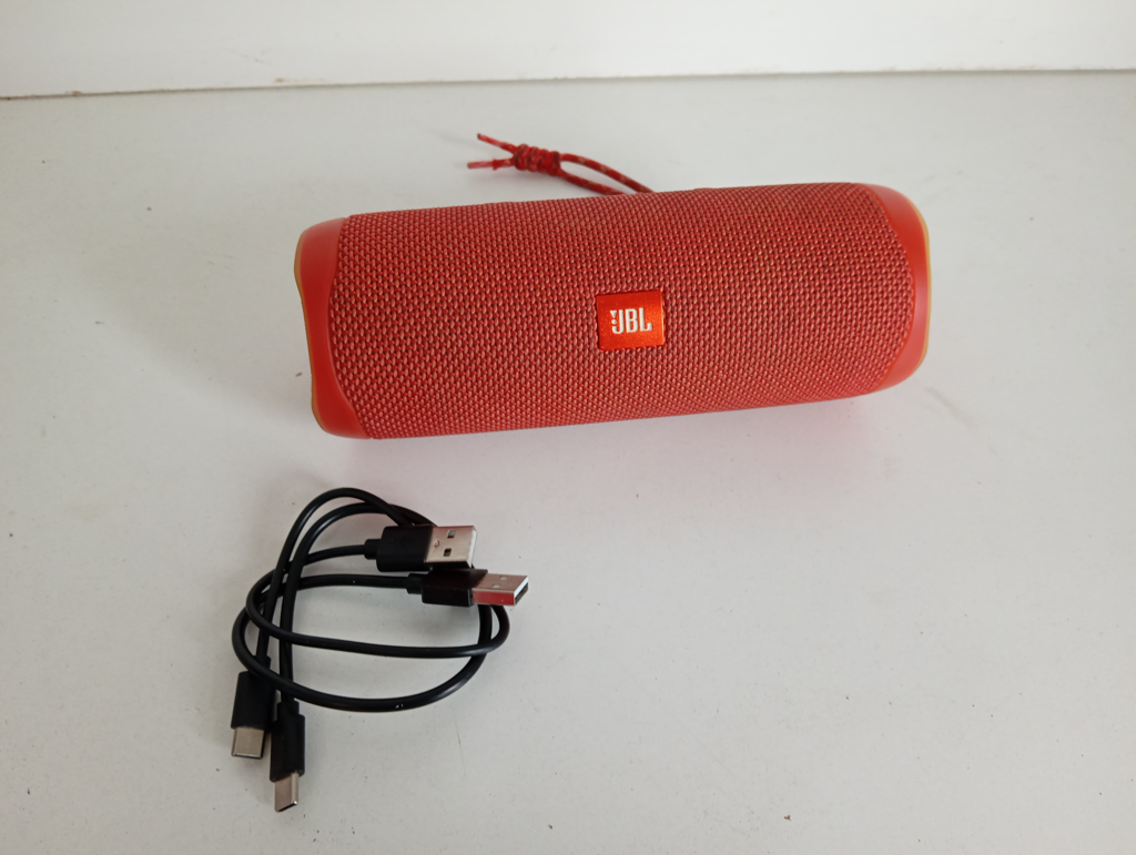 Speaker Potencia Watts J1463 Marca Jbl Sin Control Modelo Flip 5 Usado Con Desgaste Sin Caja Acc Cable Cargador