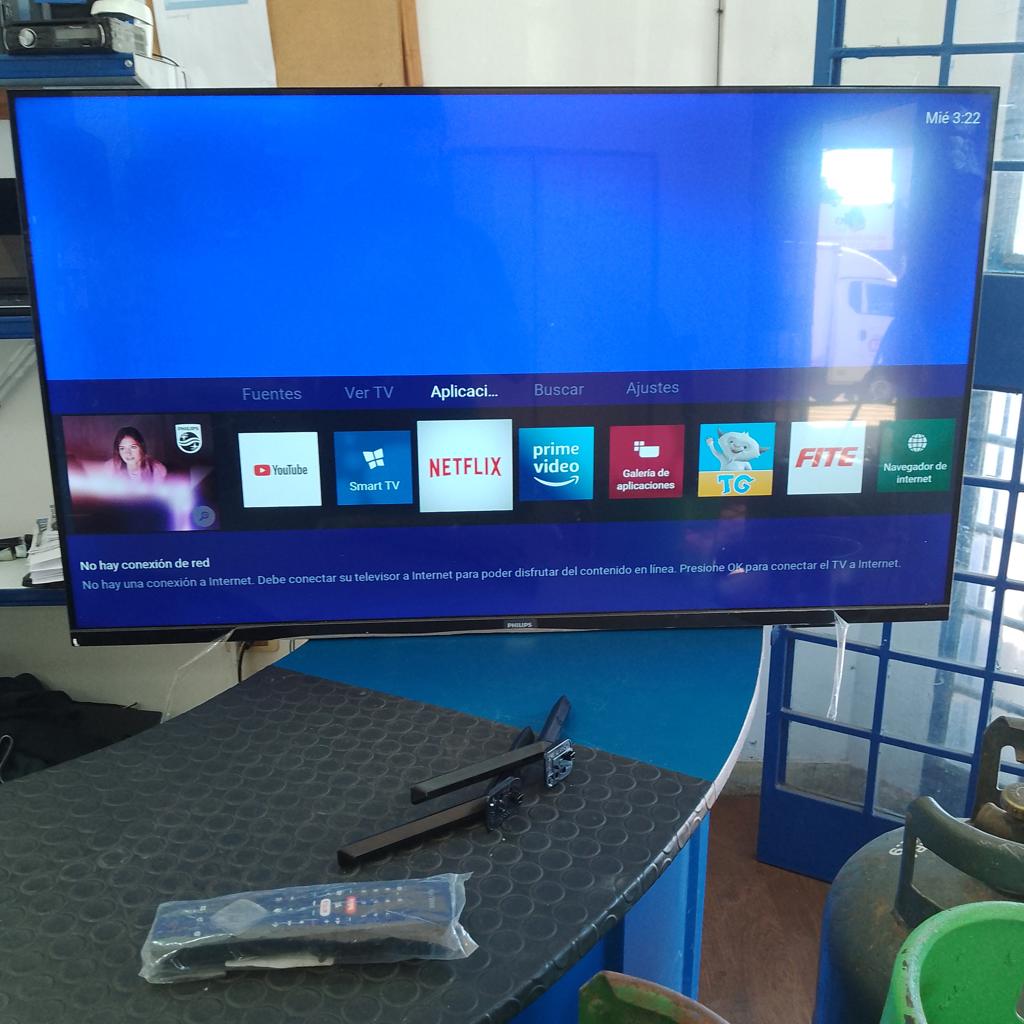 Televisor Led Smart De 43 '' Marca Philisps Modelo 43pfd6825/55 Con Control Usado En Buen Estado Acc Patas Tornillo