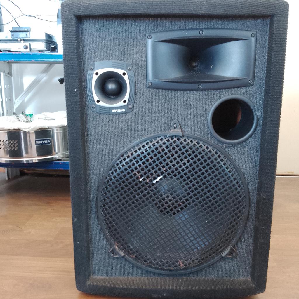 Caja Con Parlante Para Discoteca Marca Modelo Nro Usado En Buen Estado Con No Tiene De No Tiene '' Acc Cable Para Conexion