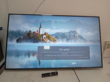 Televisor Led Smart De 50 '' Marca Lg Modelo 50ur7800psb Con Control Usado En Buen Estado Acc Soporte De Pared Del Lado De La TvCable Power