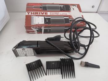 Maquina De Cortar Cabello Marca Trive Modelo 808-2 Usado En Buen Estado Acc: Tres Peinetas1 CepillitoEn Caja Semi Estropeado Comentario: En Caja