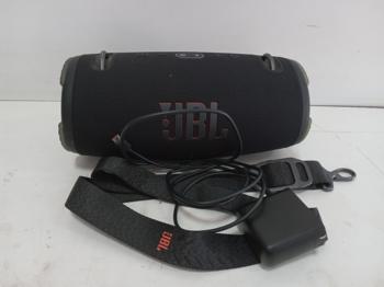 Parlante Portatil Marca Jbl Modelo Xtreme 3 Acc: Cargador Original Tipo Transformador N°3422 Comentario: Color Negro