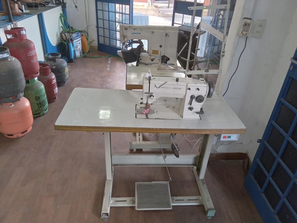 Maquina De Coser Industrial Tipo Recta Marca Singer Modelo 20u Usado En Buen Estado Acc MotorMesadaPorta Hilo