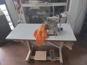 Maquina De Coser Industrial Tipo Overlook Marca Racing Especial Para Goma Modelo Gn-3304 Usado En Buen Estado Acc Mesada Motor