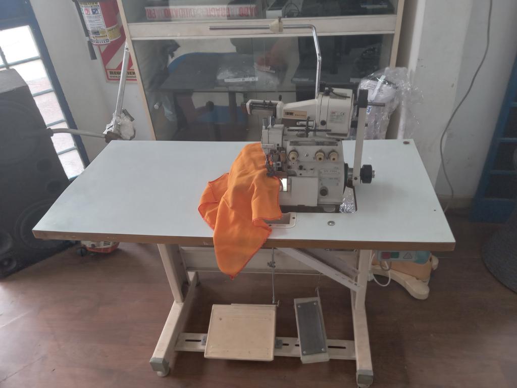 Maquina De Coser Industrial Tipo Overlook Marca Racing Especial Para Goma Modelo Gn-3304 Usado En Buen Estado Acc Mesada Motor