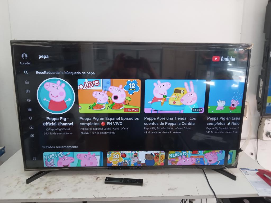 Televisor Led Smart De 43 '' Marca Samsung Modelo Un43t5202ag Con Control Usado En Buen Estado Acc 2 PatitasCable Power