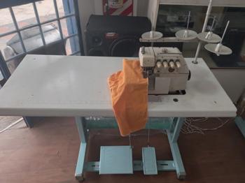 Maquina De Coser Industrial Tipo Overlook Marca Gemsy Modelo Usado En Buen Estado Acc MesadaMotorPorta Hilo