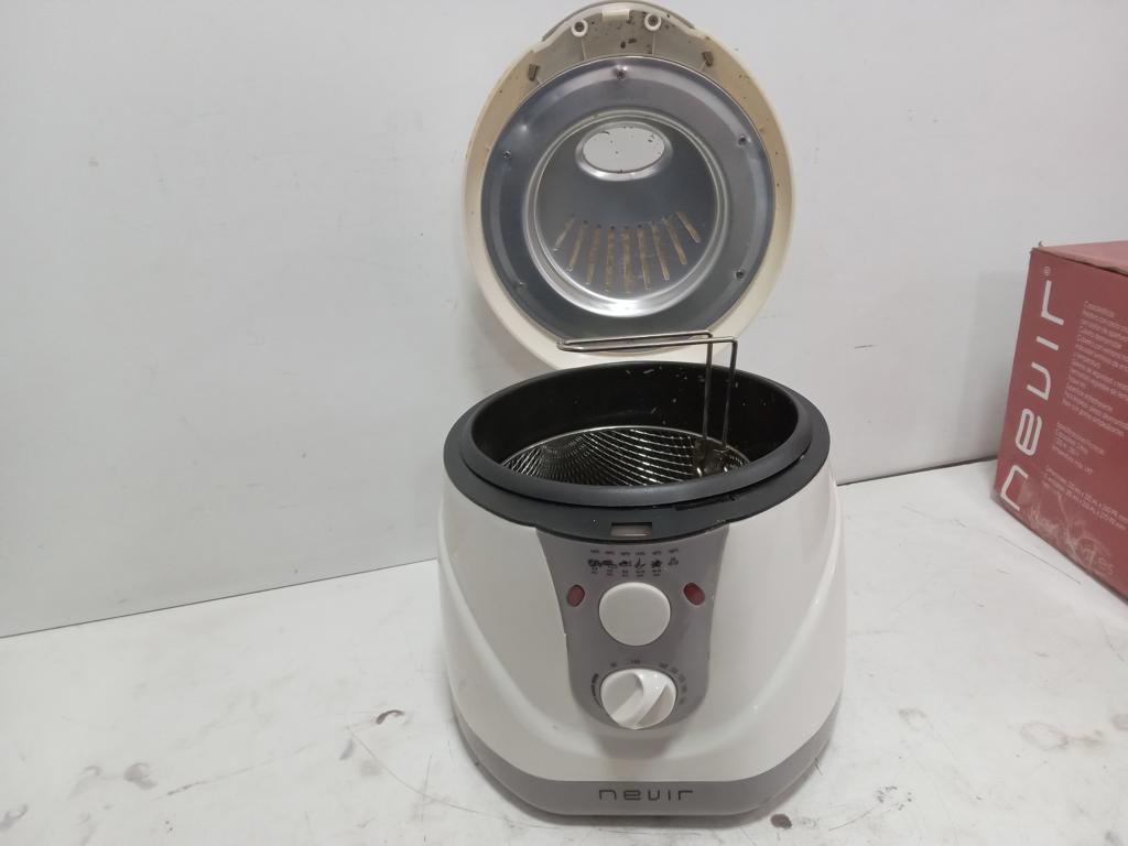 Foto 2 de Fritadora Marca Nevir Modelo Nvr-6531f Usado En Buen Estado Acc Con Canastilla