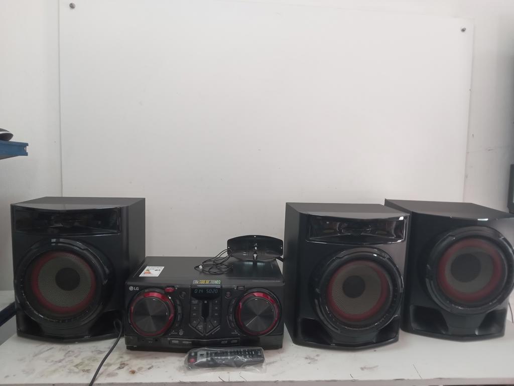 Equipo De Sonido Marca J45 Con Control Modelo Cj45 Usado En Buen Estado Acc 2 ParlantesUsbCdBtAntena Am1 Woofer