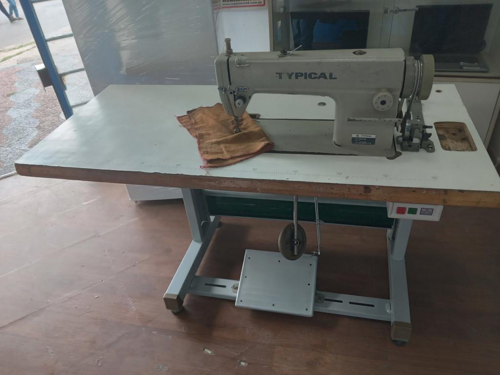 Maquina De Coser Industrial Tipo Recta Marca Typical Modelo Gc 6150 Usado En Buen Estado Acc MesadaMotor