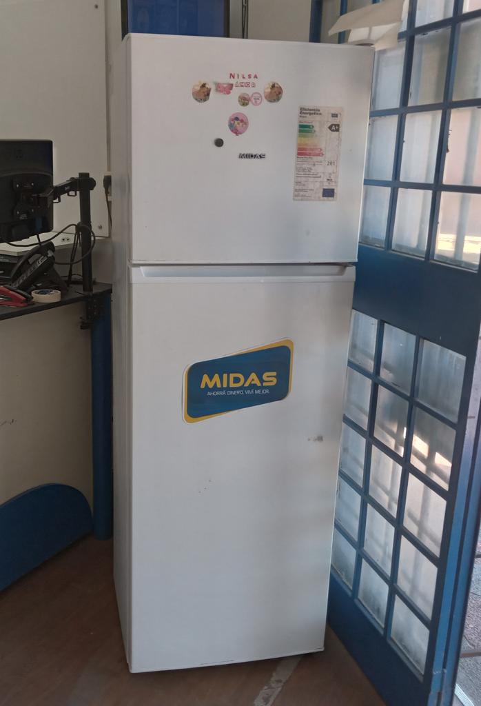 Heladera Marca Midas Modelo Md-Hd400 Usado Con Desgaste Litros 400 Acc 2 Puertas